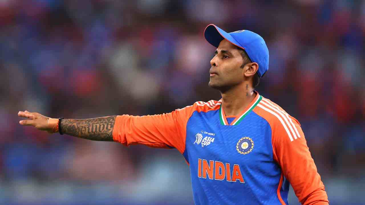 "Dhoni wasn't in the best of form": Former Indian cricketer defends SKY's selection for T20I World Cup