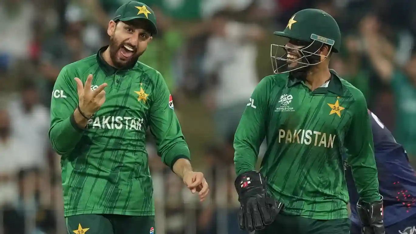 Super 8 battle begins in Colombo as New Zealand clash with Pakistan